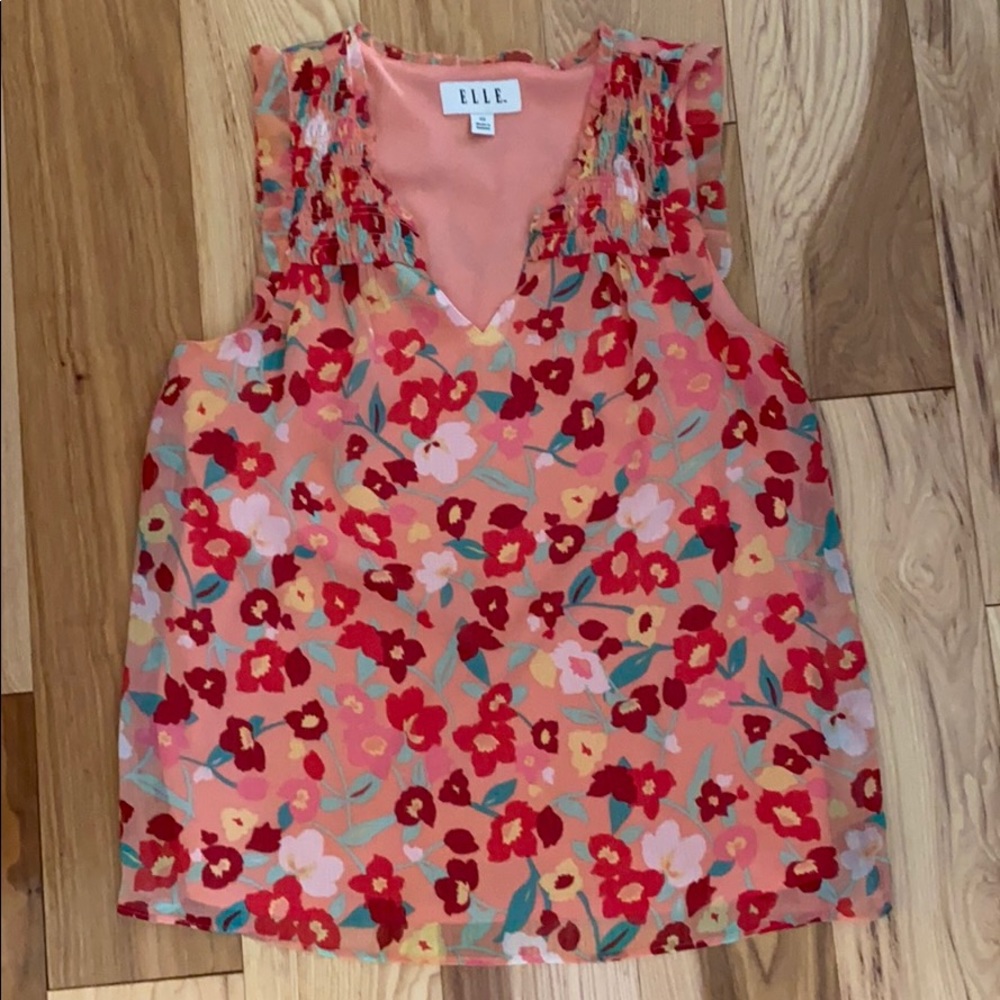 Elle shell top